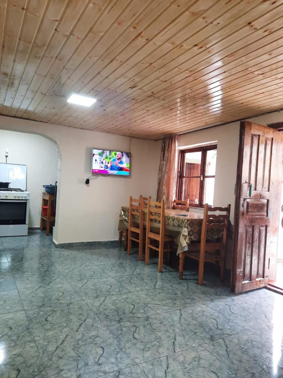 Guesthouse "Megi" Mestia Buitenkant foto